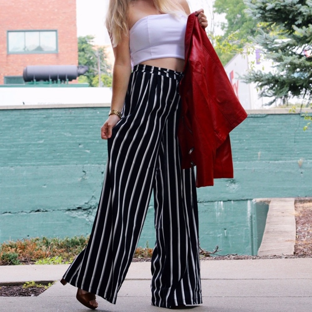 Navy and white palazzo pants NWOT size medium